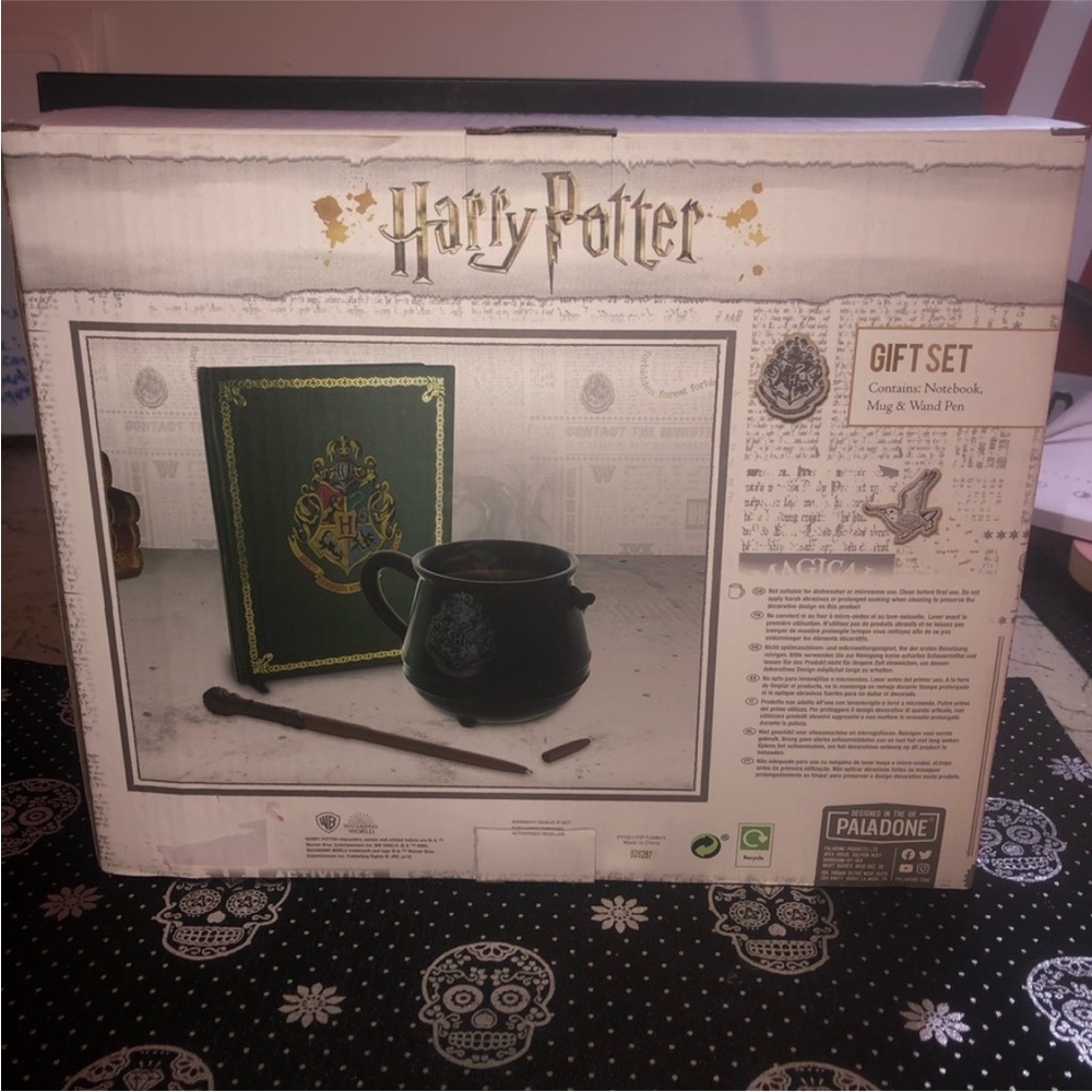 NIB Harry Potter 3 piece Gift Set (Notebook, Mug, Pen) - Picture 3 of 7